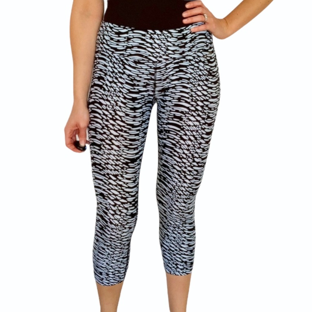 Calvin Klein sky blue black abstract print capri leggings size small